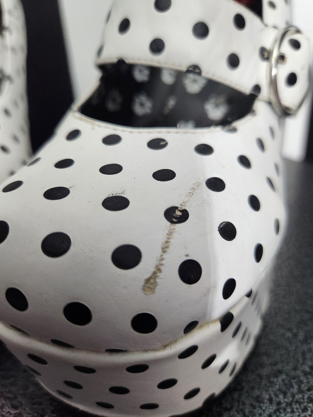 Women's Polka Dot Platform Mary Jane Heels in White and Black - Picture 7 of 9